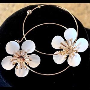 Kollectin Flower Earrings! Cute!